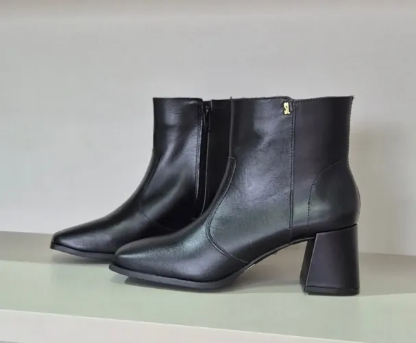 Bota couro Santa Lolla tam 34 NOVA