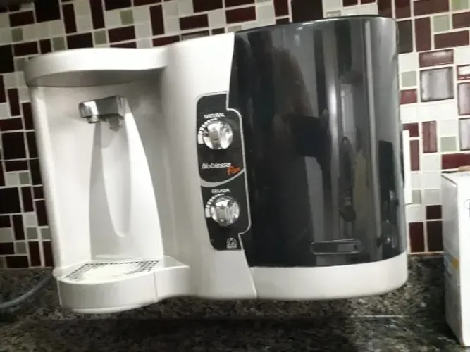 Purificador de água, marca Europa, em inox, usado, em bom estado de conservação.