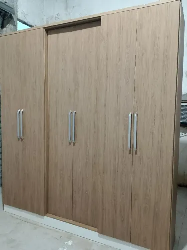 Vendo guarda-roupa semi-novo com entrega e montagem