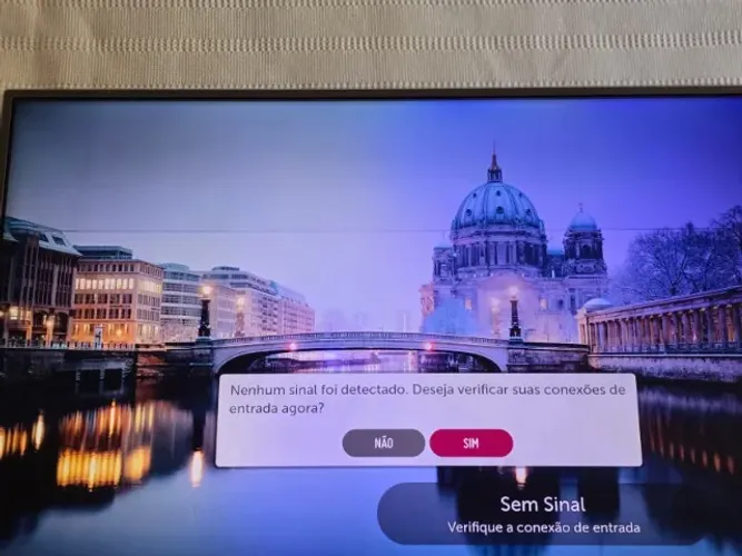 Smart TV LG 43" UJ6565 - com lista horizontal na tela (flat cable) e sem suporte