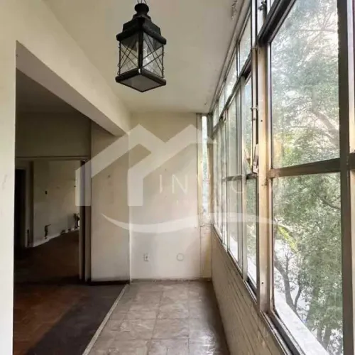 Amplo apartamento com varanda espetacular, a poucos passos de Ipanema!