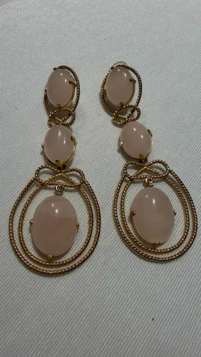 Brinco Longo com Pedras Naturais Rosa
