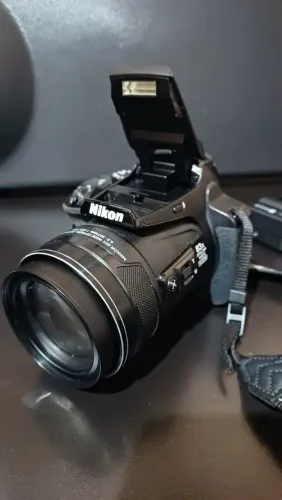 Câmera Nikon Coolpix P900 com 2 baterias + carregador
