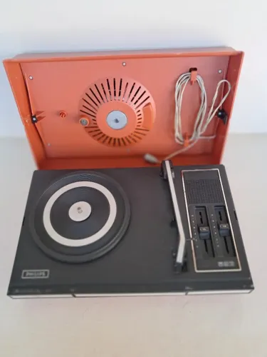 Vitrola Antiga Philips 523