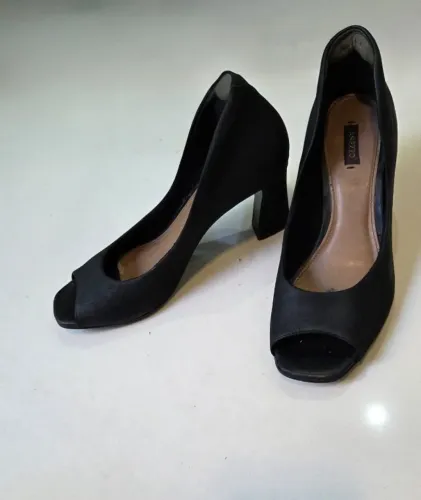 sandália arezzo preta n. 38