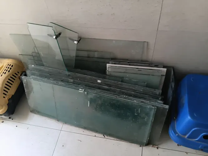 Prateleiras de vidro usadas