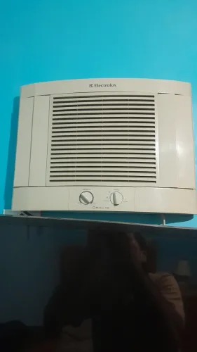 Ar condicionado eletrolux ( de janela ,7.500 btus ) gelando