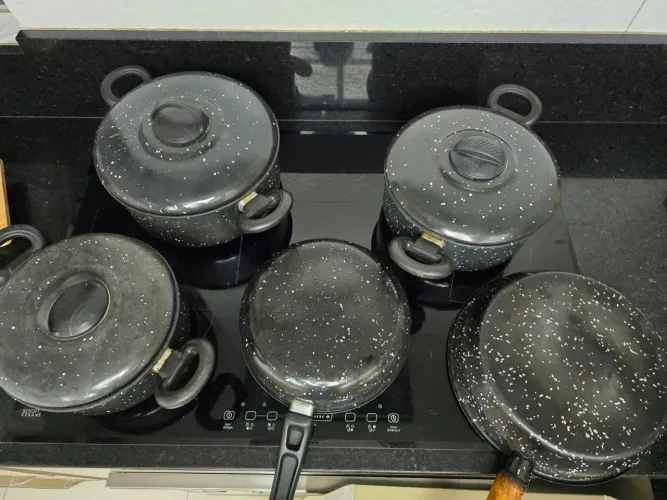 Conjunto de Panelas de Ferro