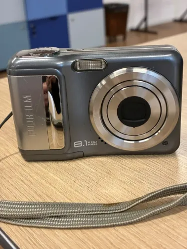 Câmera Fotográfica FUJIFILM FinePix A860 - 8,1MP - Na caixa original e impecável