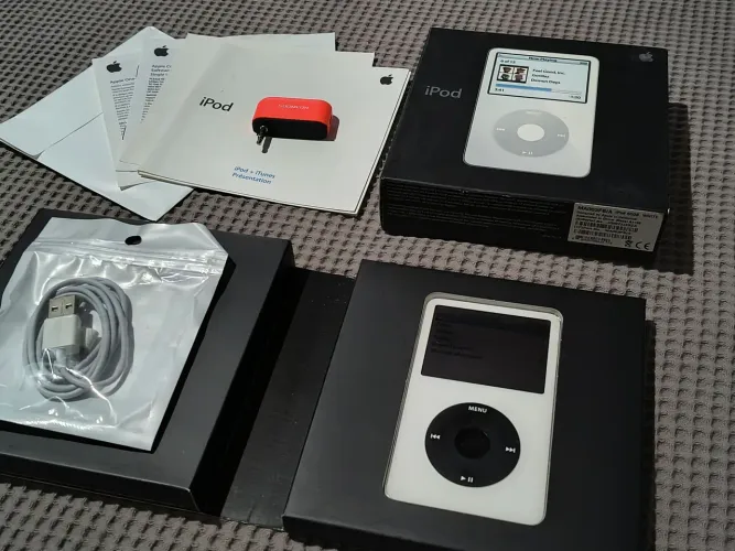 iPod Classic 5a geração de 256gb com bateria nova + adaptador Bluetooth + cabo + caixa