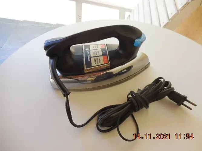 Vendo ferro de passar roupas Black Decker, usado.