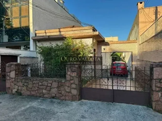 Quintal com 3 casas na Mooca - 296m²
