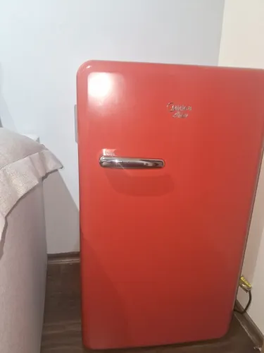 Freezer, geladeira, Midea Retro, R$1000,00 ou R$850,00 se vier retirar