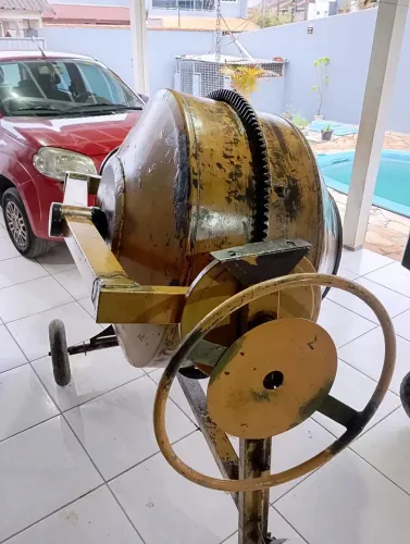 Vendo betoneira 400l Menegotti