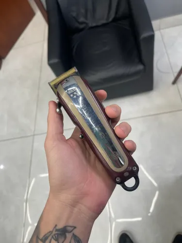 Máquina Wahl LEGEND profissional sem fio, com carregador e pentes