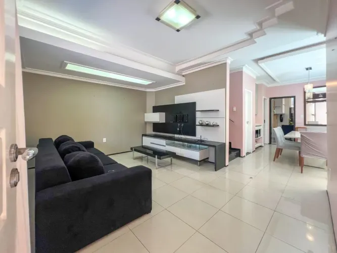 Casa Duplex em Condomínio no Jardim Eldorado com 4 Suítes