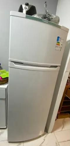 Venda de geladeira em ótimo estado, 1.200 menos de 2 anos de USO! Motivo: mudança