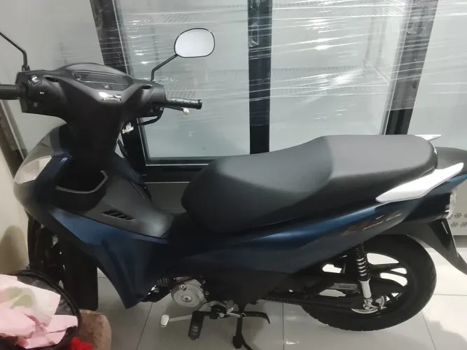 Vende biz a 2025 2026 ,com apenas 230 km ,únic dono,já licenciad até 2027,tel *