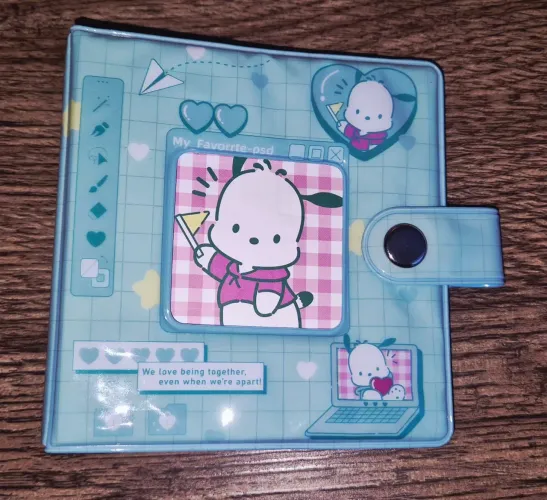 Mini Binder para photocard com temática do personagem Pochacco (Sanrio).