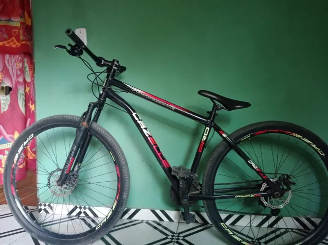 Vendo essa bicicleta cazelle! Só a marcha que não tá prestando e o amortecedor.