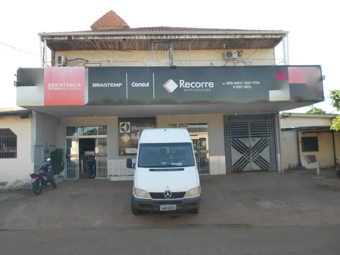 AMPLO PRÉDIO COMERCIAL COM 620 M².