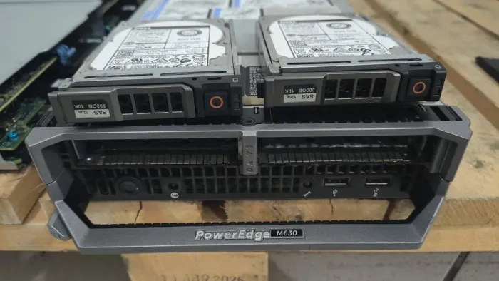 Lamina Blade Dell M630 2x Proc. 2699 V4 2x HD 300GB SAS 12G Sem Memoria.