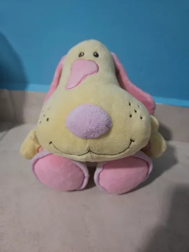 Lindo cachorro de pelúcia