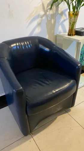 Poltrona azul couro