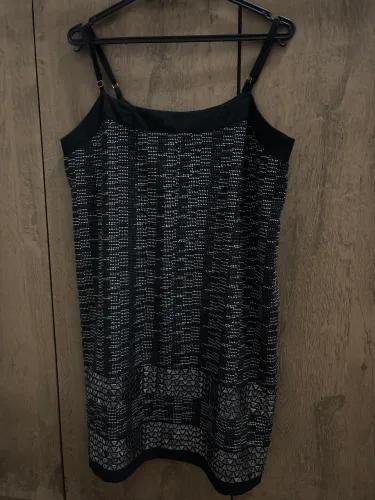 Vestido preto com brilho