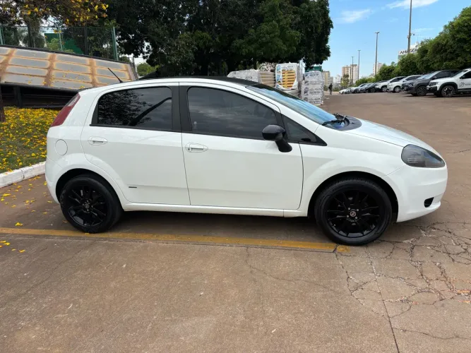 Fiat Punto Attractive Italia 1.4 F.flex 8V 5P 2012