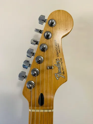 Guitarra Fender Stratocaster