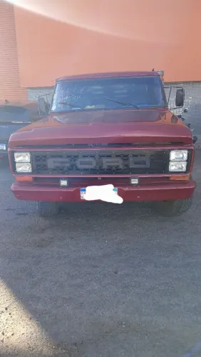 Ford Vermelho - Ótimo Estado de Conservação!