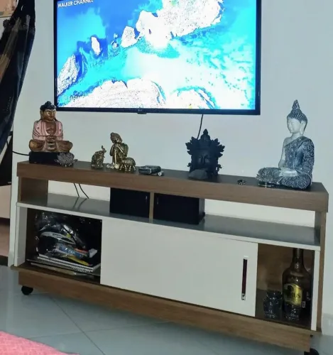 Rack 1,20 de fixar na parede,novíssimo com saída para fio da tv