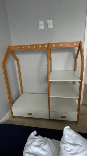 Móvel Montesoriano casinha - guarda-roupa, estante, porta brinquedos 
