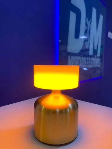 Luminária de Mesa LED Touch Recarregável USB Dourada - 3 Cores de Luz, 3 Níveis, Sem Fio