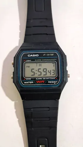 Relógio Casio F91W com caixa pra presentear.