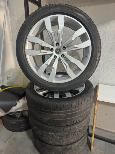 Roda 22 de 5 furos com pneus