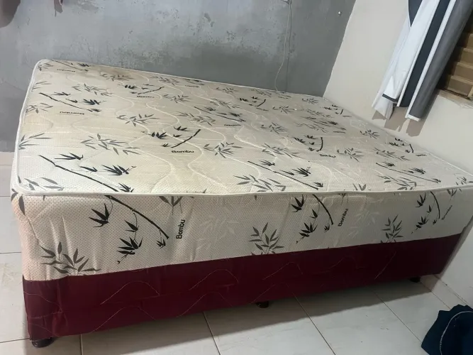 Vendo cama box casal
