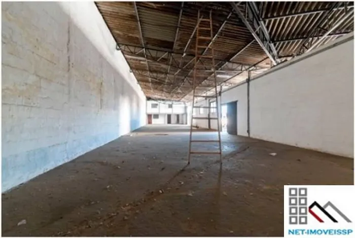 GALPÃO | 934m² | 5 BANHEIROS | 10 VAGAS. GALPÃO NA VILA SANTA CATARINA