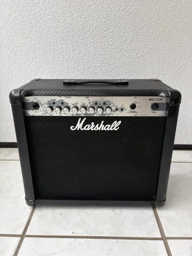 Vende-se Caixa Guitarra Marshal (Semi nova)