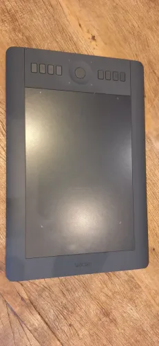 Mesa digitalizadora WACOM INTUOS PRO média modelo PTH-651