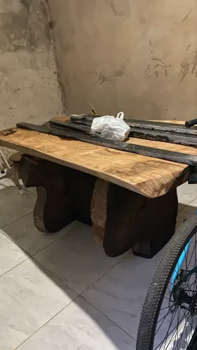 Mesa de madeira rústica