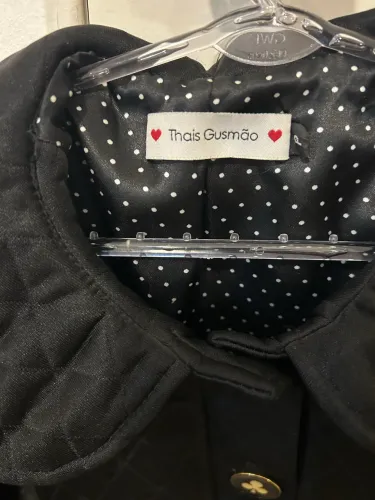 Casaco cropped Thais Gusmão, tam P. 