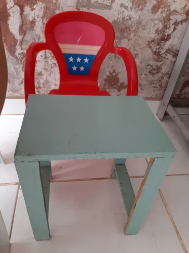 Mesa com cadeira