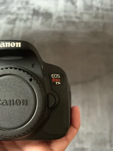 Canon EOS Rebel T5i / 700D - Câmera DSLR - Conservada
