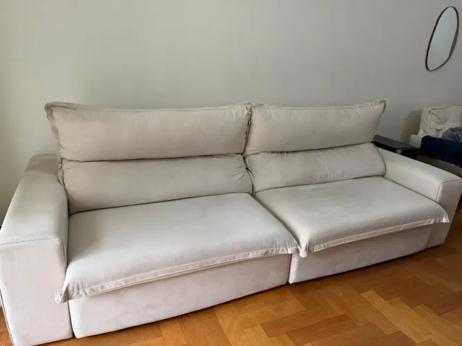 Sofá grande e confortável