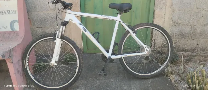 Vendo ou Troco bike aro 26 por guitarra