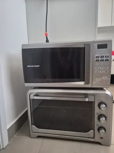 Micro-ondas e forno elétrico