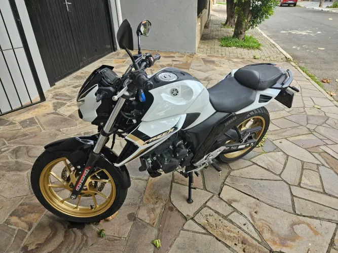 Yamaha fz250 25 com menos de 900 km