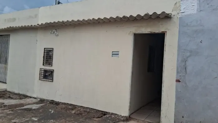 Casa Individual com 2 Quartos no Bairro Guanandi Próxima ao Mercado do Produtor